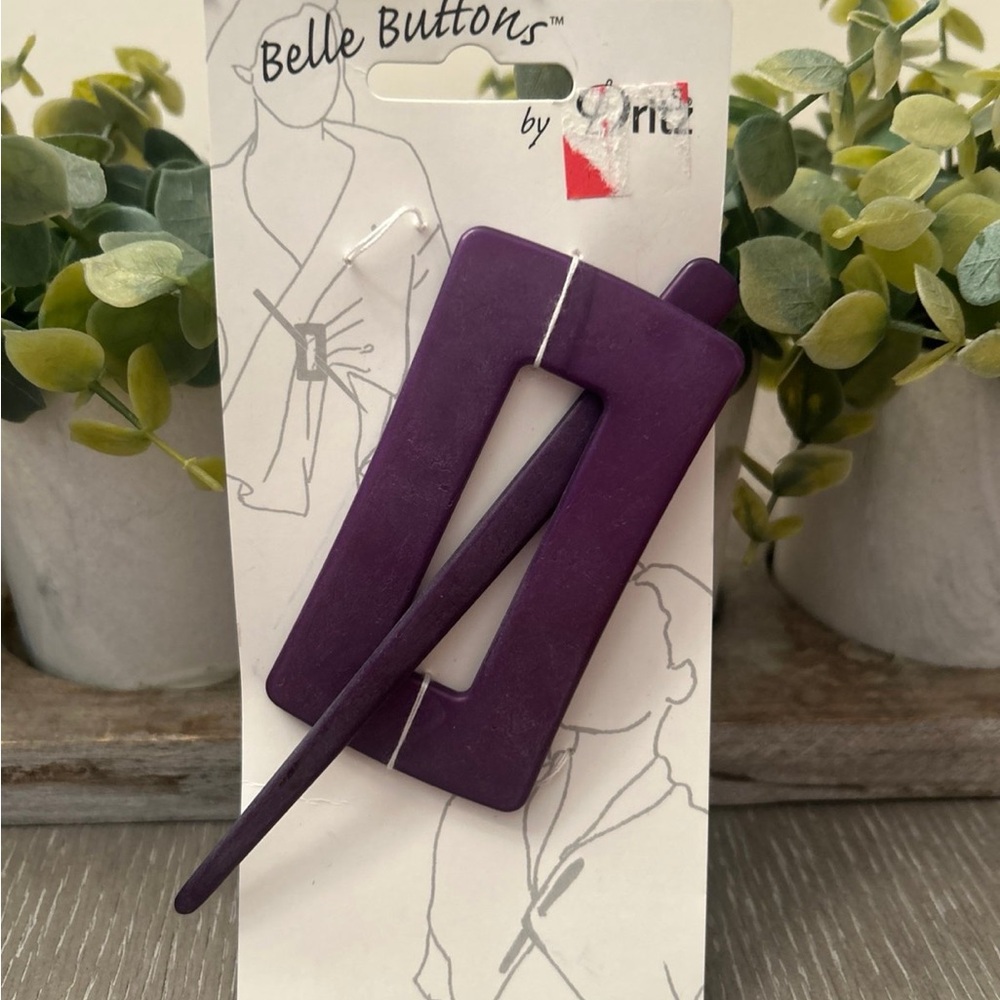 Belle Buttons by Dritz purple shawl pin‎